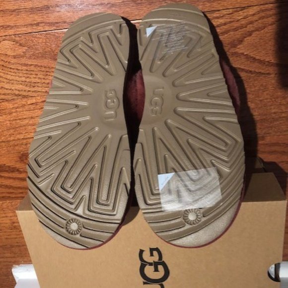 UGG Cozy II Suede Shearing Logo Slipper. Size: 7 - Picture 8 of 12